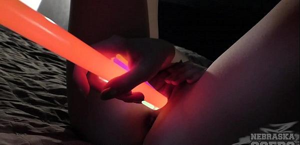  19yo arena fox glowstick gaping and pussy stretching kink video